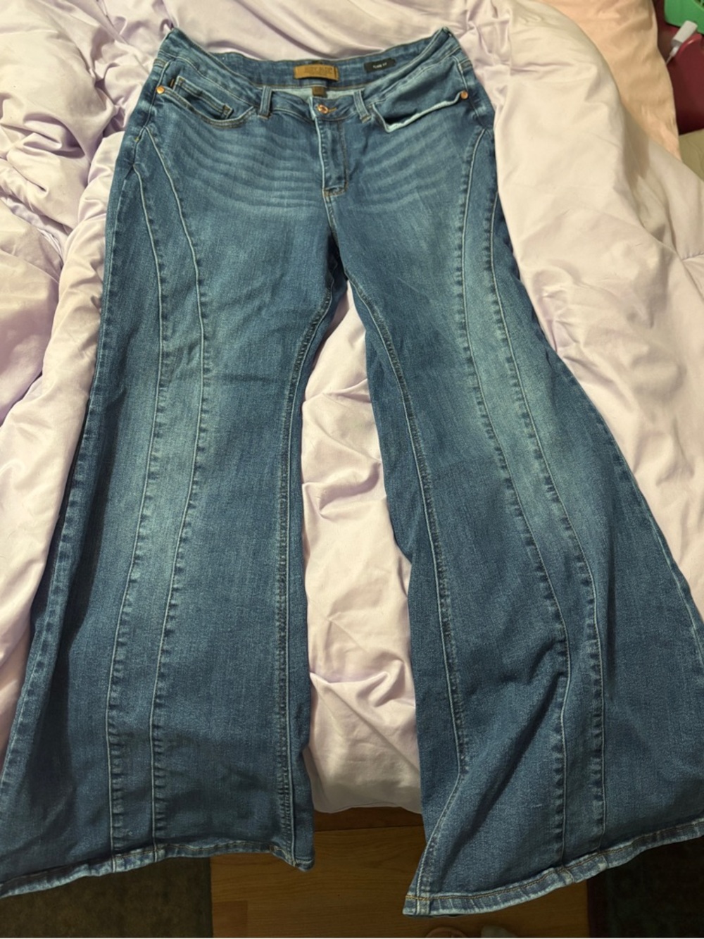 Judy Blue Light Blue Flare Jeans with Panel Seams so flattering! 16W - Picture 4 of 9